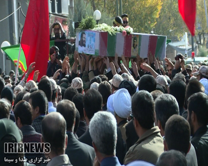 تشییع پیکر نخستین شهید مدافع حرم جامعه پزشکی کشور در شهرکرد +فیلم