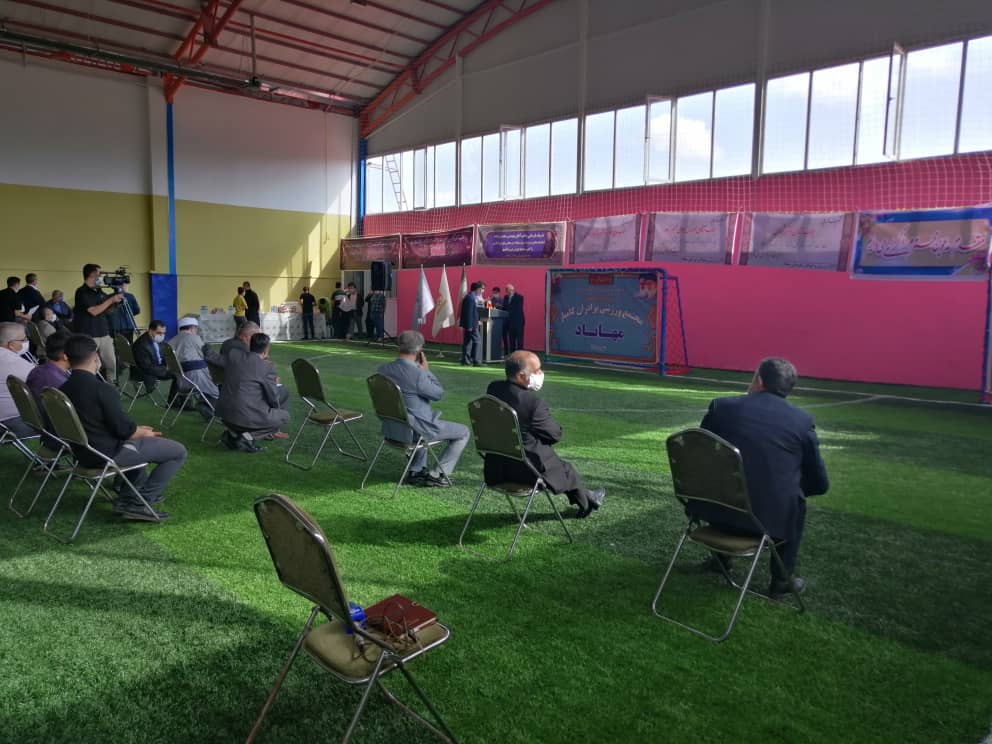 ادامه افتتاح و کلنگ زنی طرحهای هفته دولت با بهره برداری از سالن ورزشی آزادگان