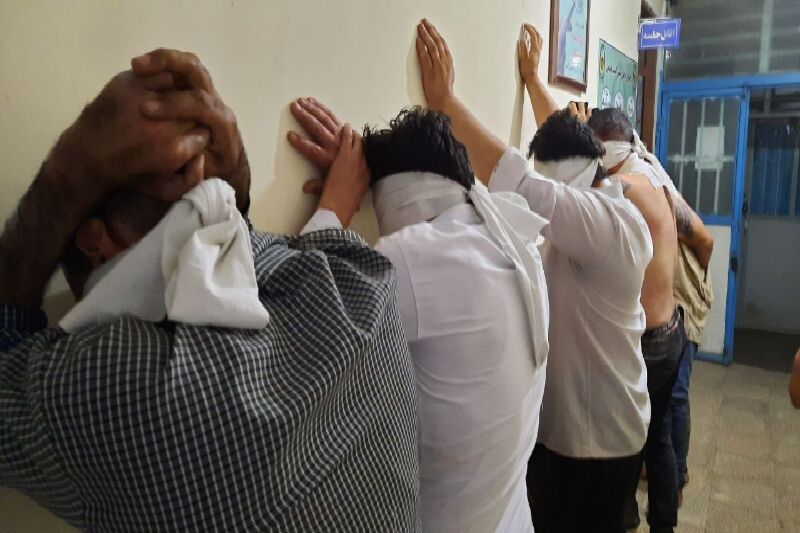 پنج نفر از اراذل و اوباش میاندوآب دستگیر شدند پنج نفر از اراذل و اوباش میاندوآب دستگیر شدند
