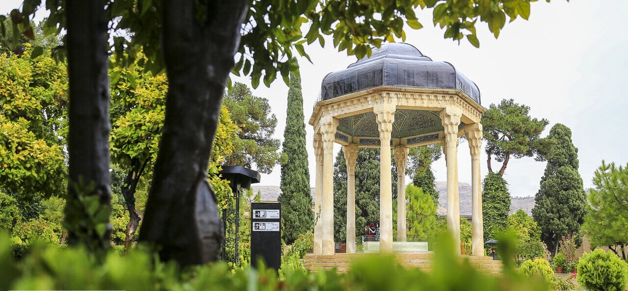 آرامگاه حافظ از ۱۳ مهر میزبان تئاتر لسان‌الغیب