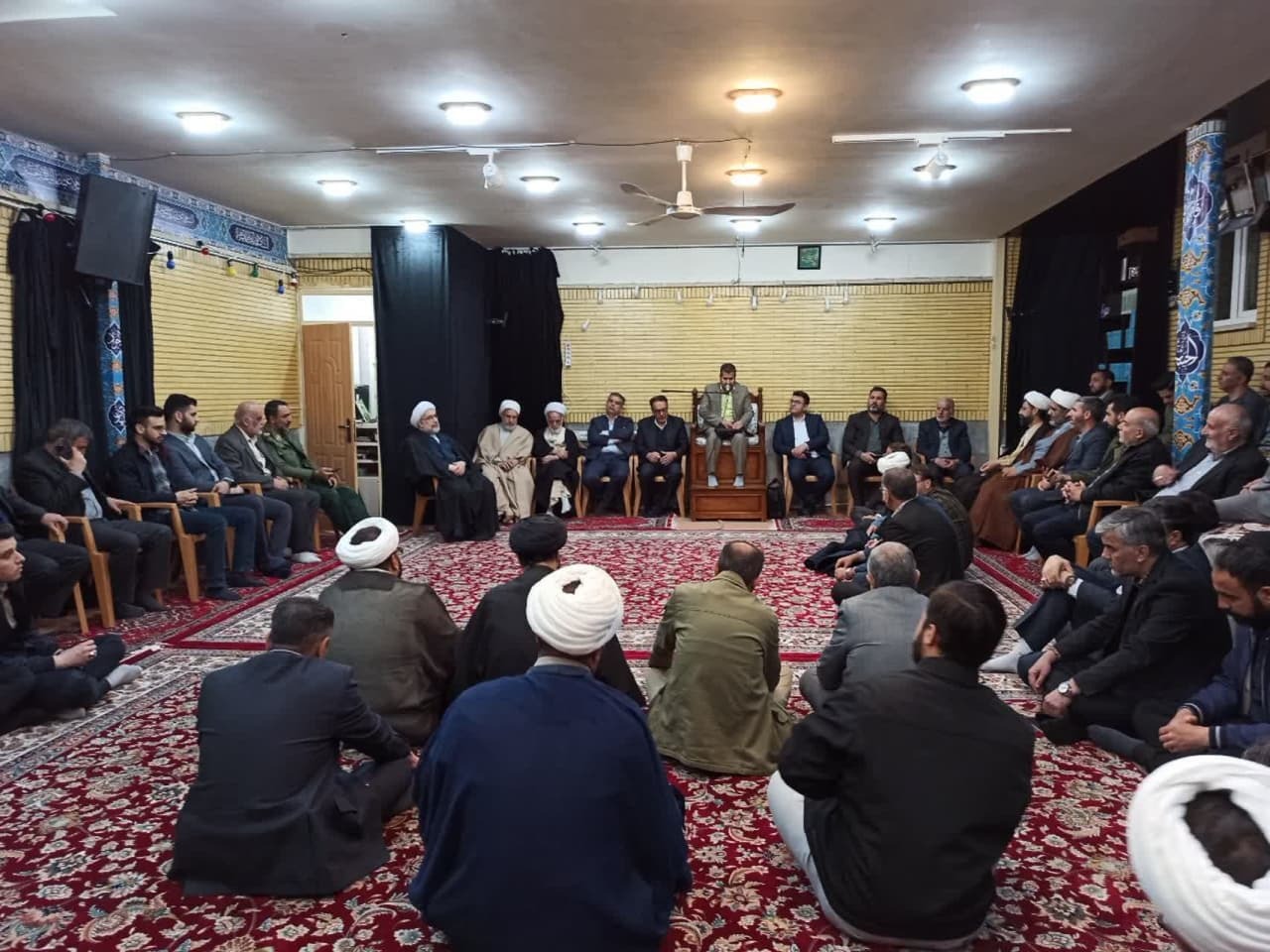 ضیافت افطار با حضور مسئولان ضیافت افطار با حضور مسئولان