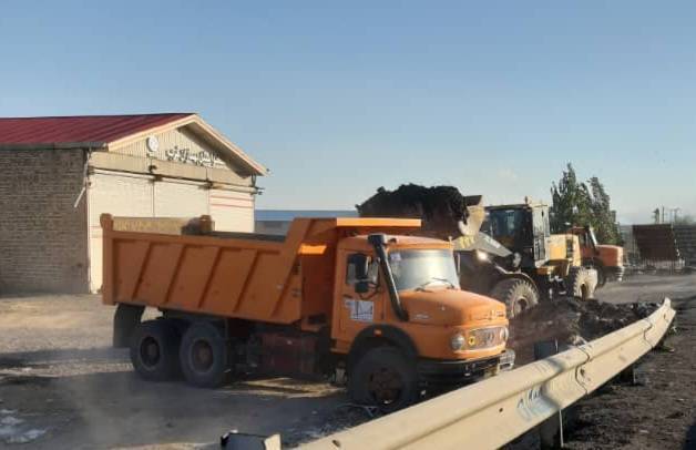 جمع‌آوری نخاله‌های ساختمانی در جاده شهید کلانتری ارومیه