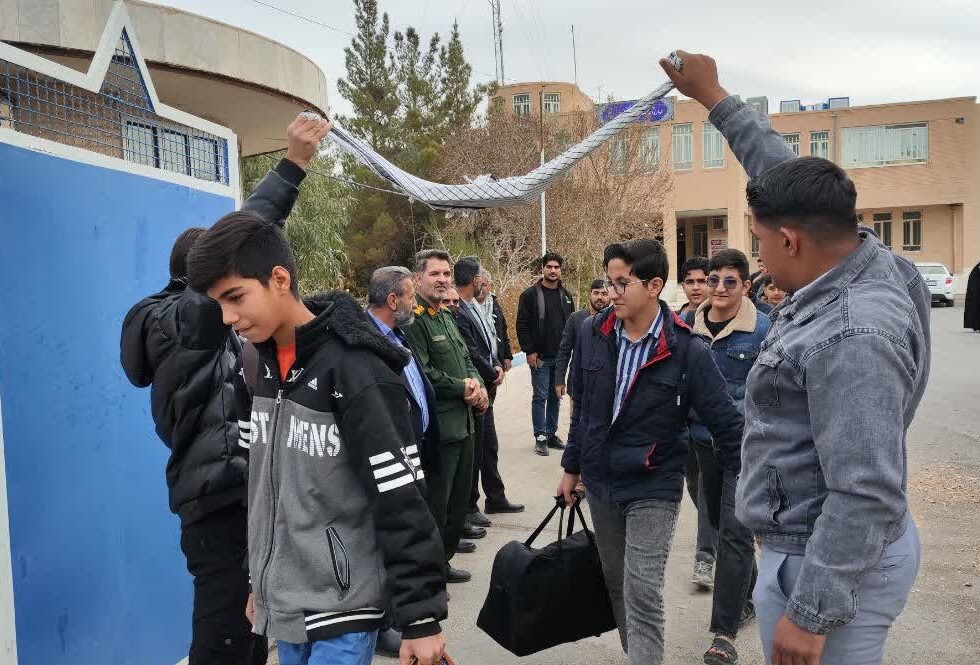 اعزام دانش آموزان شهرستان خاتم به مناطق جنوب کشور اعزام دانش آموزان شهرستان خاتم به مناطق جنوب کشور