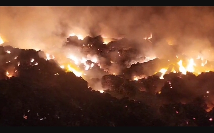 بازدید استاندار خوزستان از روند مهار آتش در شرکت جلگه دز دزفول بازدید استاندار خوزستان از روند مهار آتش در شرکت جلگه دز دزفول