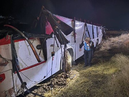 تعداد فوتی های واژگونی اتوبوس مسافربری به ۱۳ نفر رسید