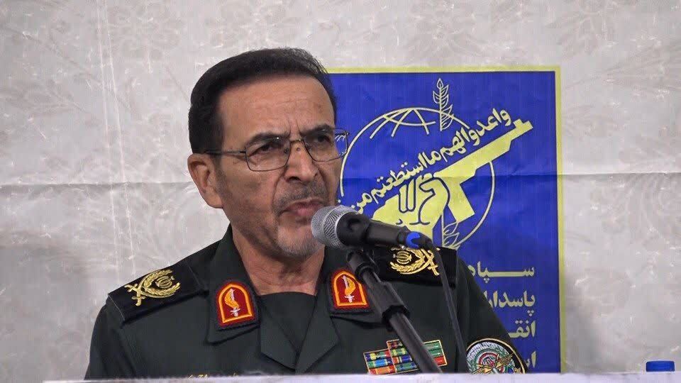 بسیج هیمنه پوشالی دشمنان انقلاب را در هم شکسته است بسیج هیمنه پوشالی دشمنان انقلاب را در هم شکسته است