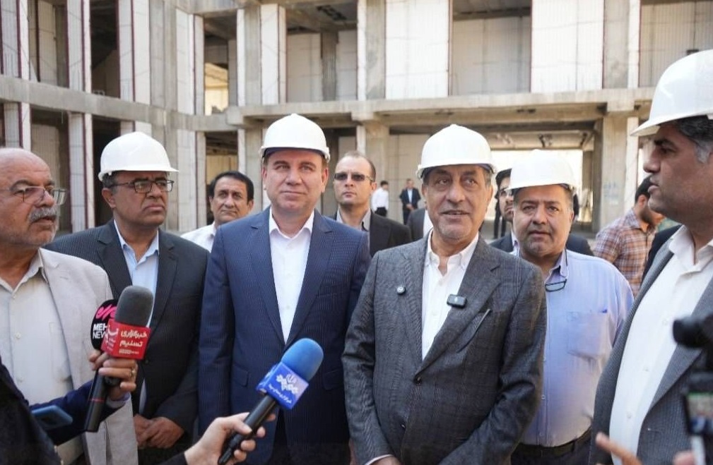 بازدید معاون رئیسجمهور از روند ساخت مدرسه ۱۸ کلاسه بوشهر بازدید معاون رئیسجمهور از روند ساخت مدرسه ۱۸ کلاسه بوشهر