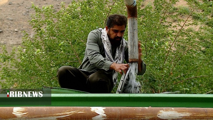 انتقال آب شرب با کامیون به روستاهای آبش احمد